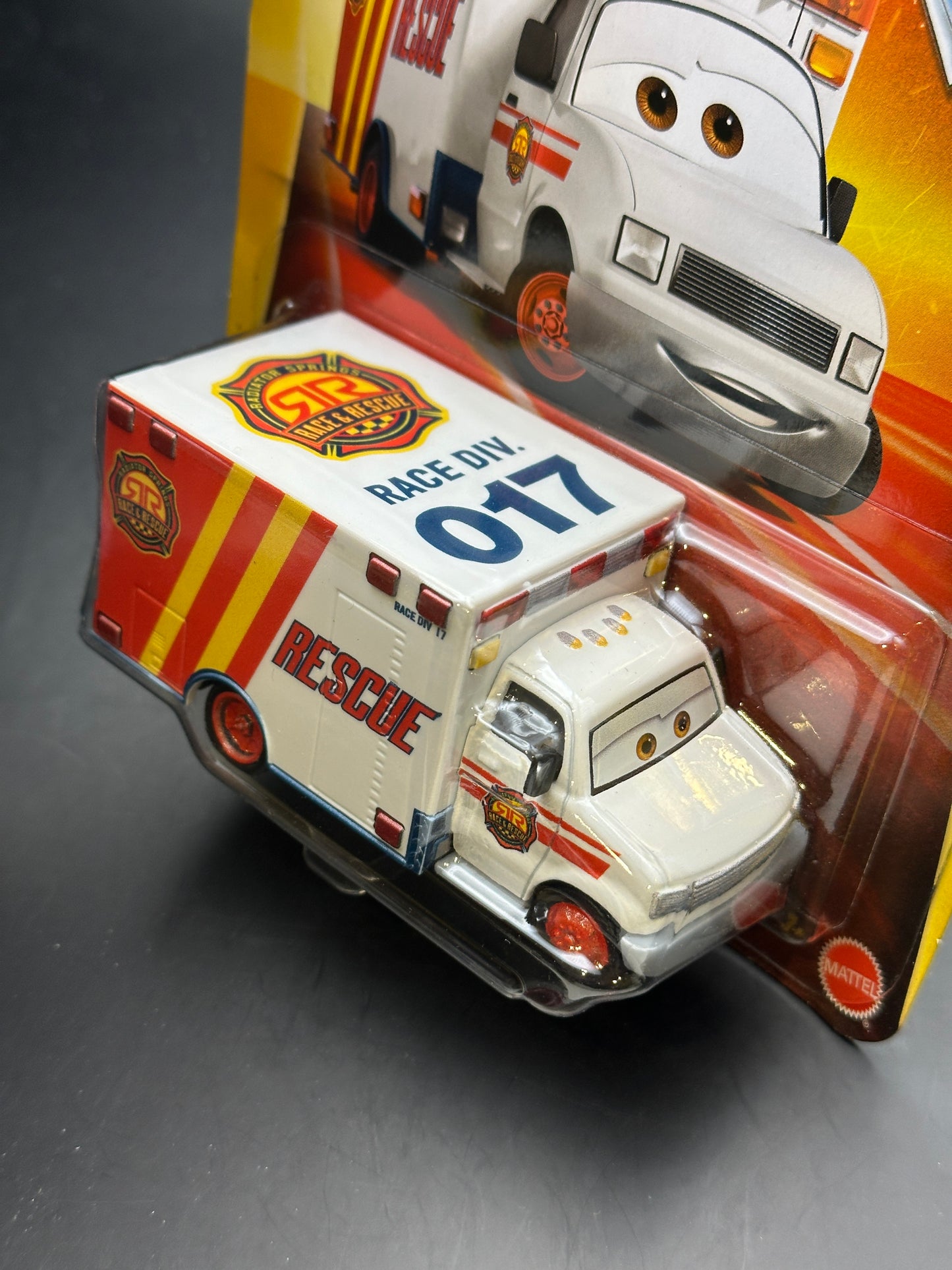 DISNEY PIXAR CARS - MORGAN MARTINS - CARS - RACE AND RESCUE DIECAST