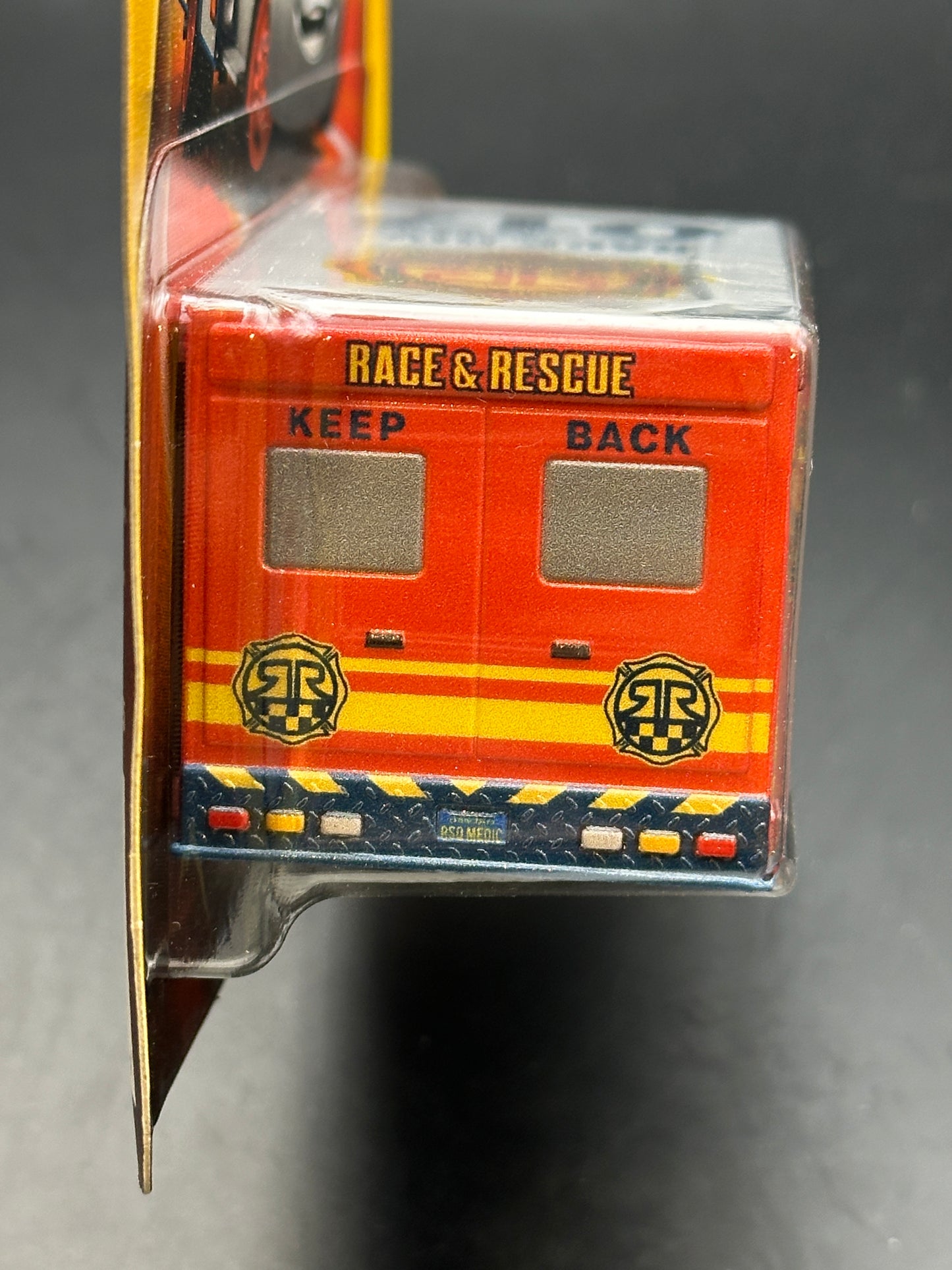 DISNEY PIXAR CARS - MORGAN MARTINS - CARS - RACE AND RESCUE DIECAST