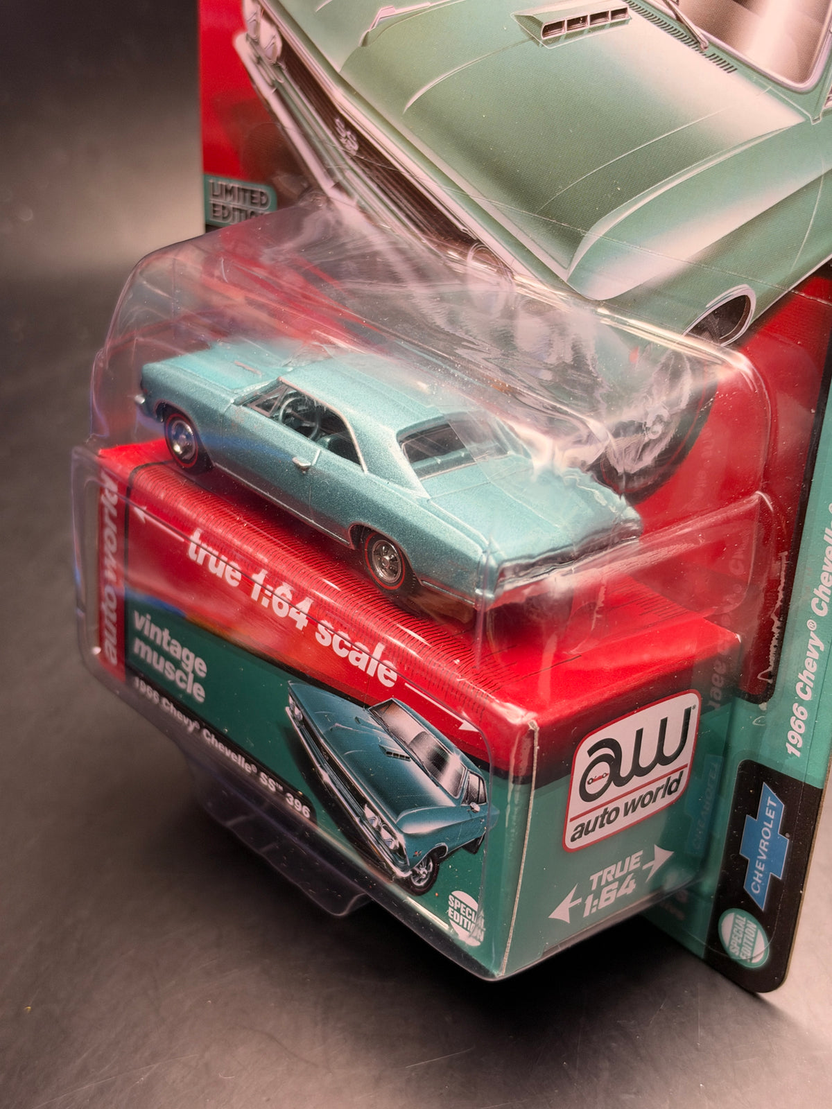AUTO WORLD - 1966 CHEVY CHEVELLE SS 396 - VINTAGE MUSCLE - 1/64 SCALE