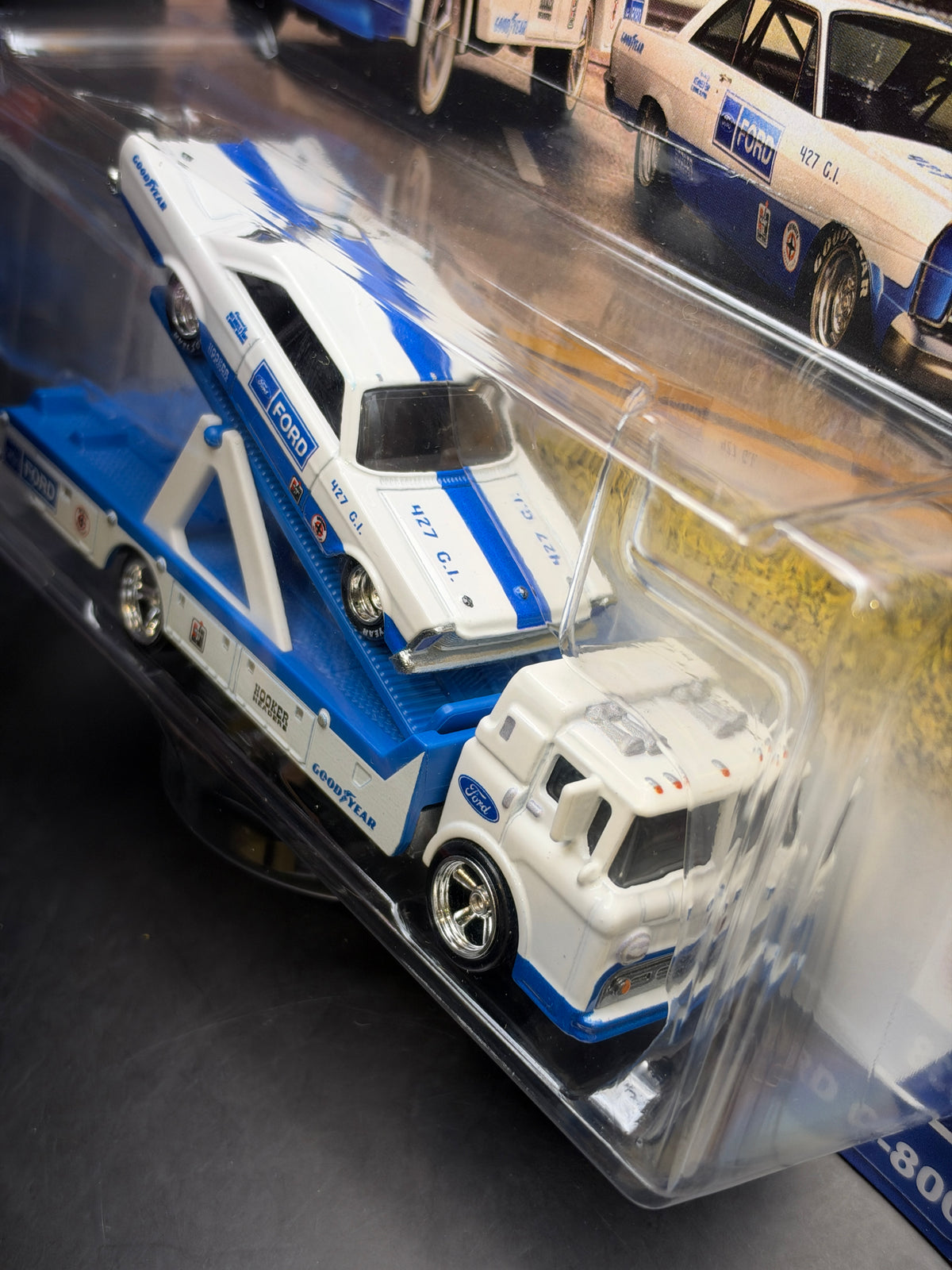 HOT WHEELS - 65 FORD GALAXIE / FORD C-800 (2022) - TEAM TRANSPORT #38