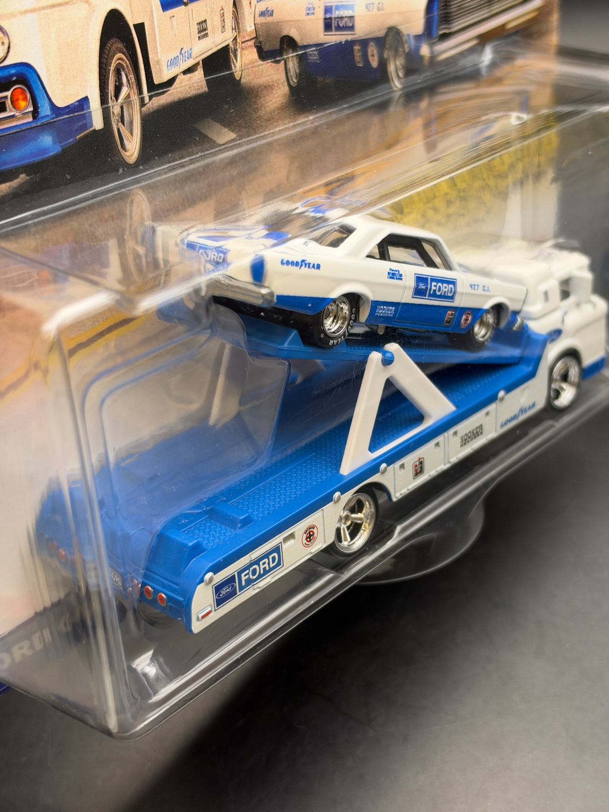 HOT WHEELS - 65 FORD GALAXIE / FORD C-800 (2022) - TEAM TRANSPORT #38