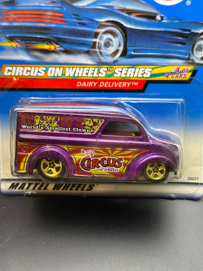 HOT WHEELS - DAIRY DELIVERY (2000) - HW CIRCUS ON WHEELS SERIES 4/4
