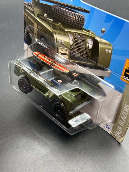 HOT WHEELS - LAND ROVER SERIES II (2023) - HW BAJA BLAZERS 10/10