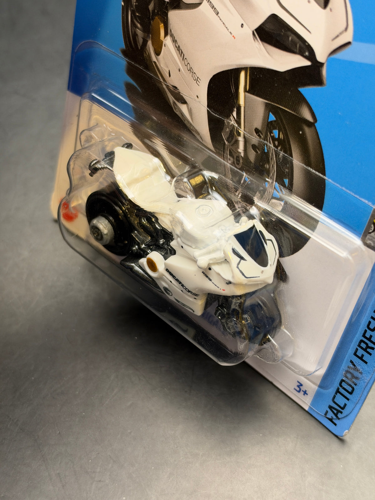 HOT WHEELS - DUCATI 1199 PANIGALE (2023) - TREASURE HUNT - HW FACTORY FRESH 5/5