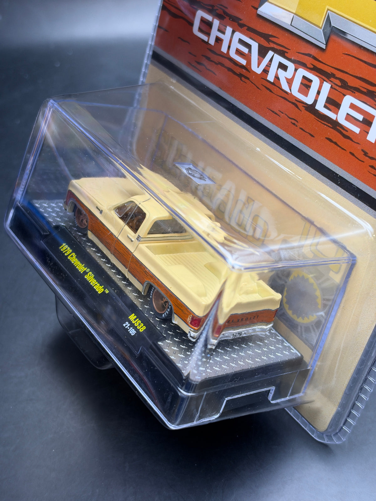 M2 MACHINES - MIJO EXCLUSIVES - 1979 CHEVROLET SILVERADO - MSJ38 - CHEVROLET