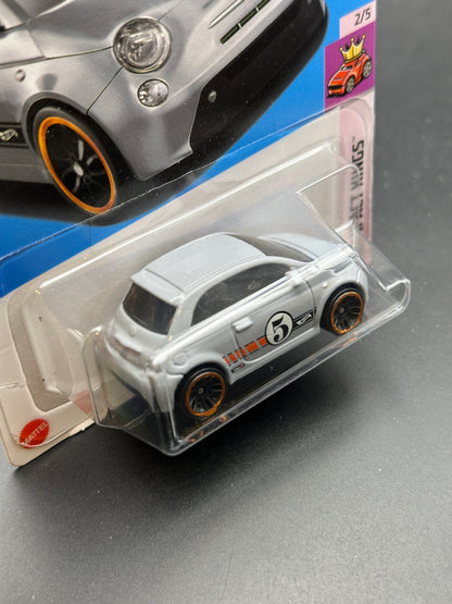 HOT WHEELS - FIAT 500e (2024) - COMPACT KINGS 2/5