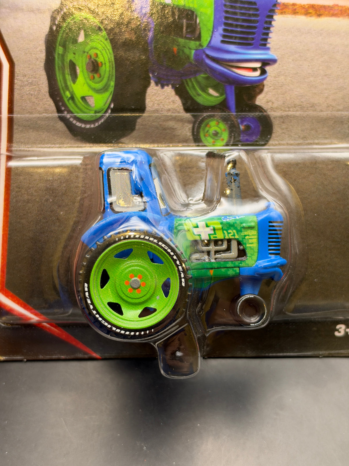 DISNEY PIXAR CARS 20th ANNIVERSARY - CLUTCH AID RACING TRACTOR - DIECAST