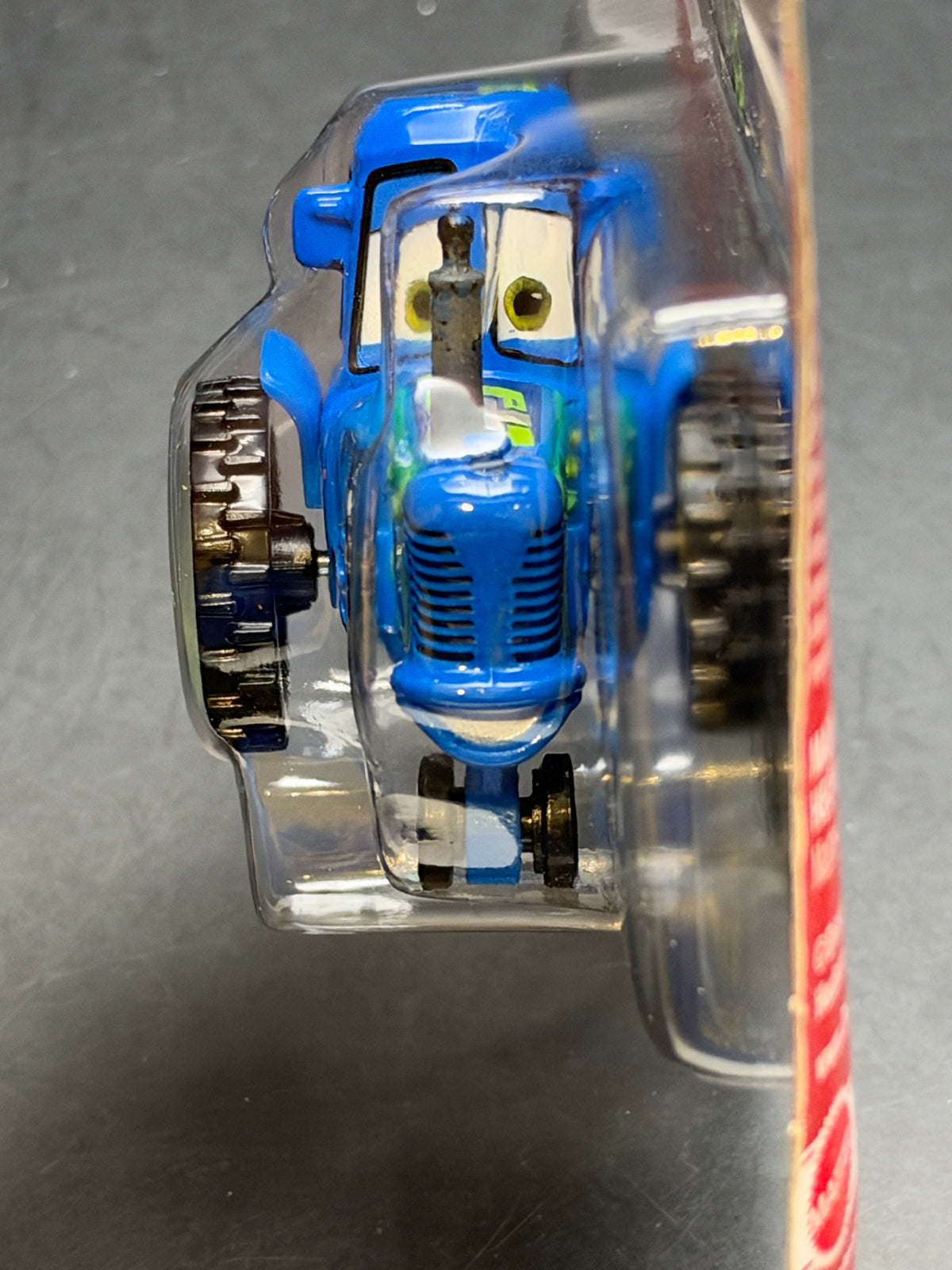 DISNEY PIXAR CARS 20th ANNIVERSARY - CLUTCH AID RACING TRACTOR - DIECAST