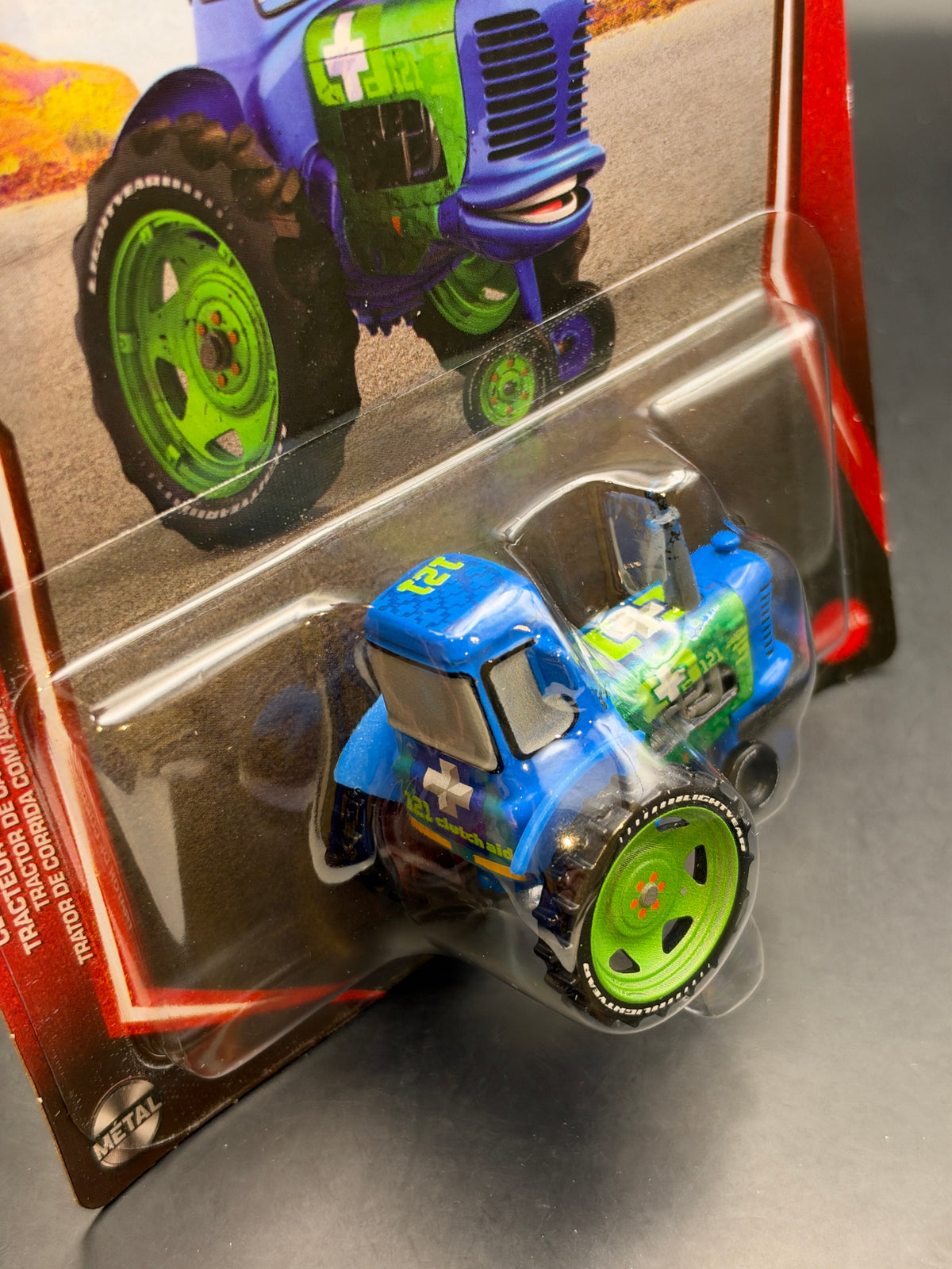 DISNEY PIXAR CARS 20th ANNIVERSARY - CLUTCH AID RACING TRACTOR - DIECAST