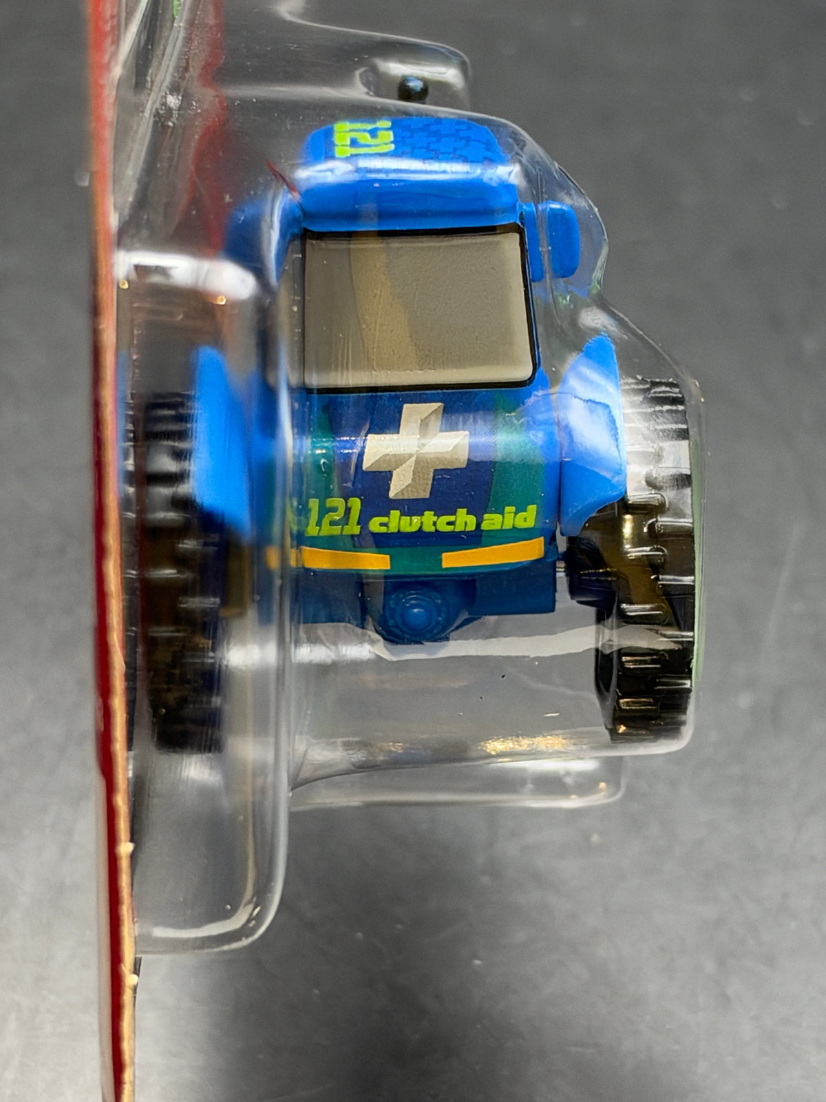 DISNEY PIXAR CARS 20th ANNIVERSARY - CLUTCH AID RACING TRACTOR - DIECAST