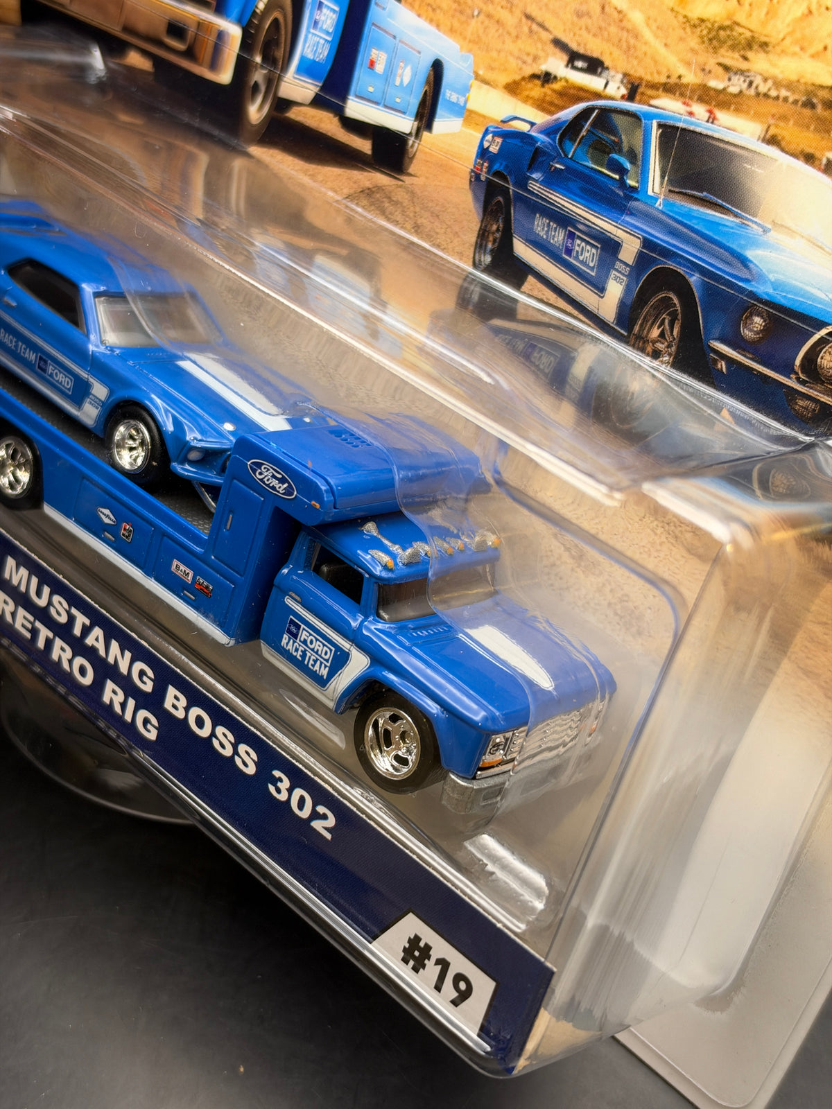 HOT WHEELS - 69 FORD MUSTANG BOSS 302 / RETRO RIG (2020) - TEAM TRANSPORT #19
