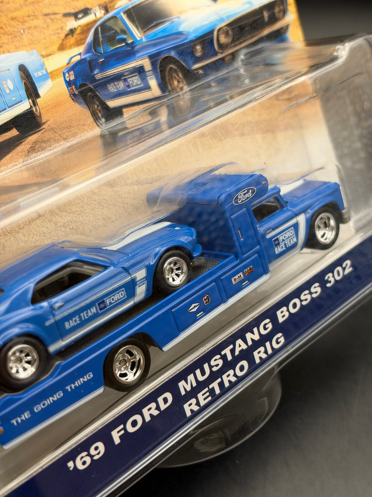 HOT WHEELS - 69 FORD MUSTANG BOSS 302 / RETRO RIG (2020) - TEAM TRANSPORT #19