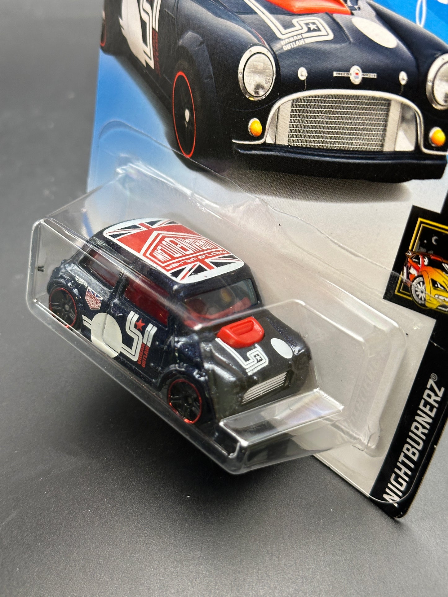 HOT WHEELS - MORRIS MINI (2018) - HW NIGHTBURNERZ 8/10