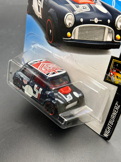 HOT WHEELS - MORRIS MINI (2018) - HW NIGHTBURNERZ 8/10