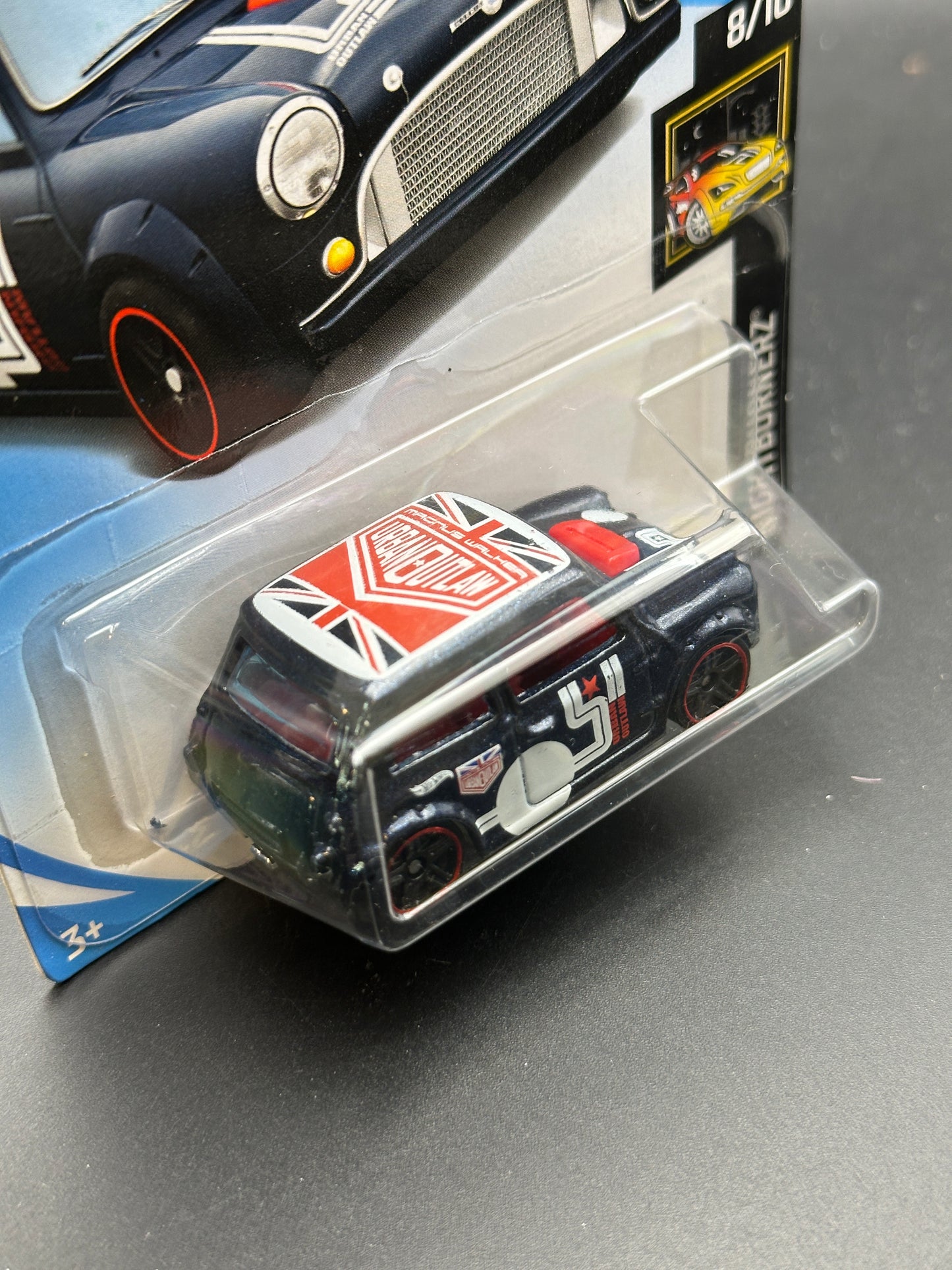 HOT WHEELS - MORRIS MINI (2018) - HW NIGHTBURNERZ 8/10