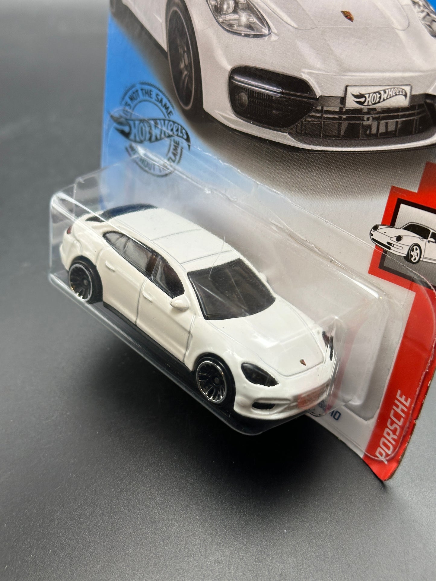 HOT WHEELS - PORSCHE PANAMERA TURBO S E-HYBRID SPORT TURISMO (2020) - HW PORSCHE 3/5