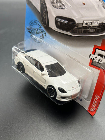 HOT WHEELS - PORSCHE PANAMERA TURBO S E-HYBRID SPORT TURISMO (2020) - HW PORSCHE 3/5
