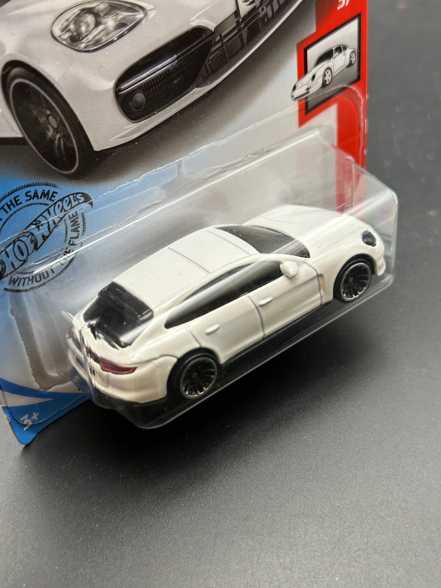 HOT WHEELS - PORSCHE PANAMERA TURBO S E-HYBRID SPORT TURISMO (2020) - HW PORSCHE 3/5