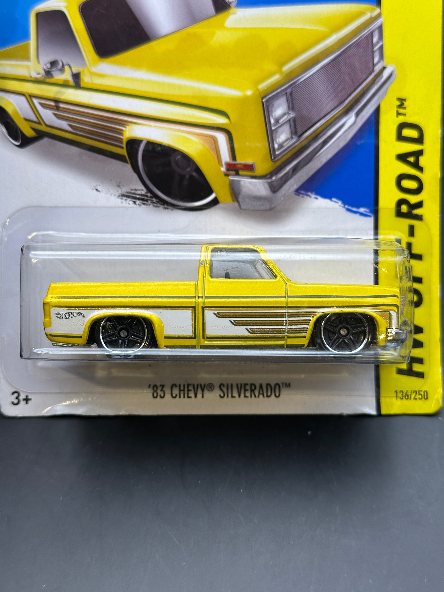 HOT WHEELS - 83 CHEVY SILVERADO (2014) - HW OFF-ROAD