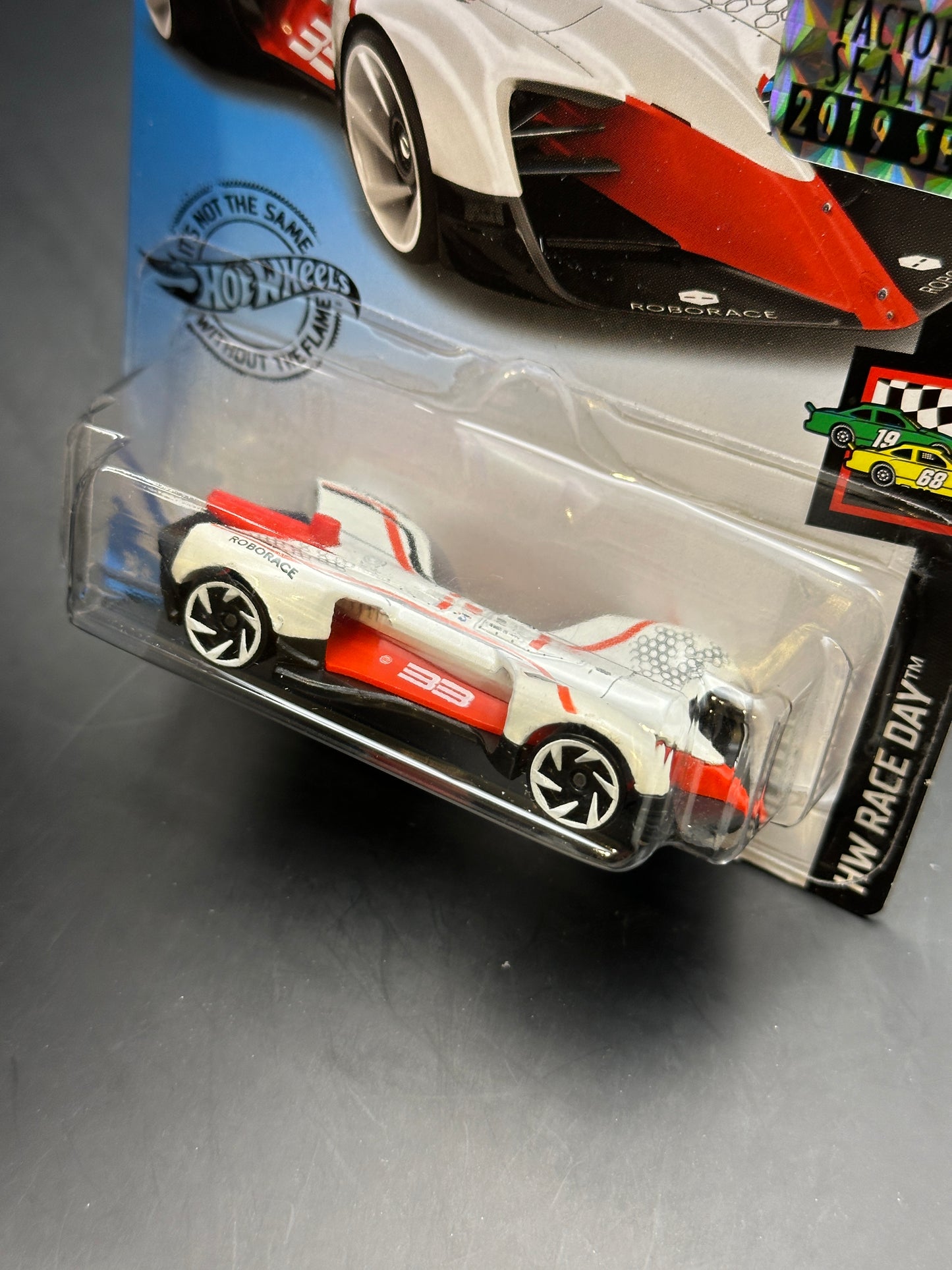 HOT WHEELS - ROBORACE ROBOCAR (2019) - HW RACE DAY 2019
