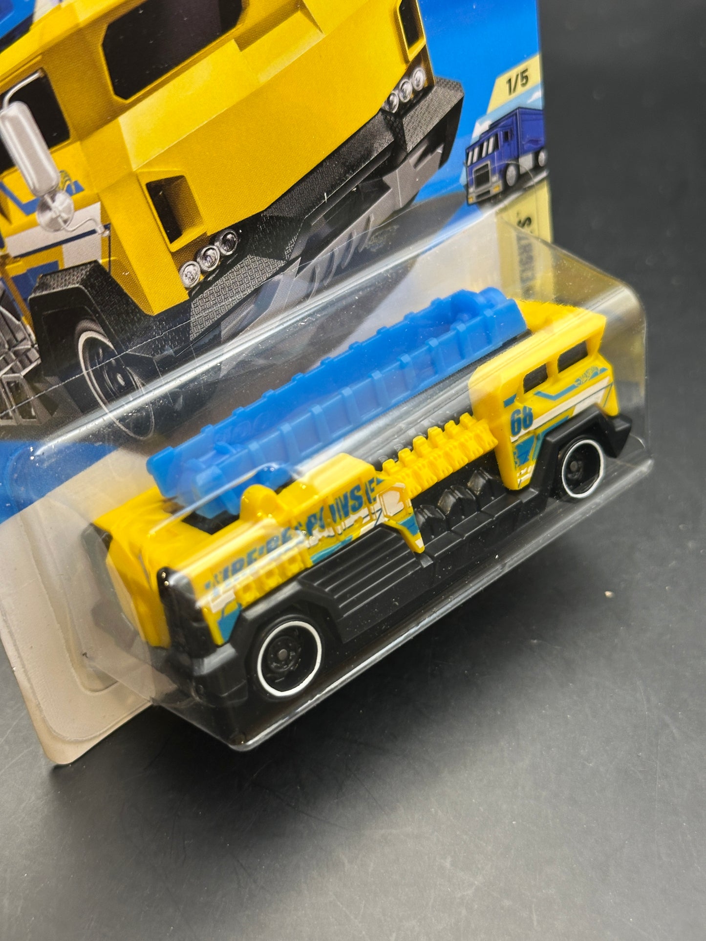 HOT WHEELS - 5 ALARM (2026) - HW HEAVY WEIGHTS 1/5