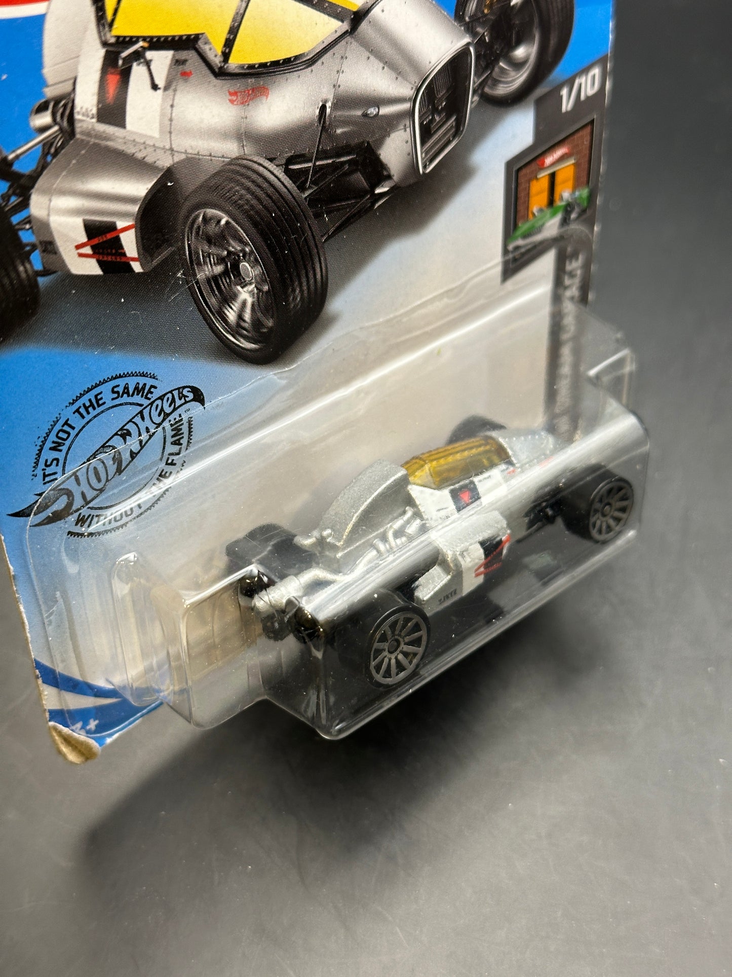 HOT WHEELS - 2 JET Z (2020) - HW DREAM GARAGE 1/10