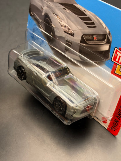 HOT WHEELS - 17 NISSAN GTR R35 (2021) - THEN AND NOW 2/10