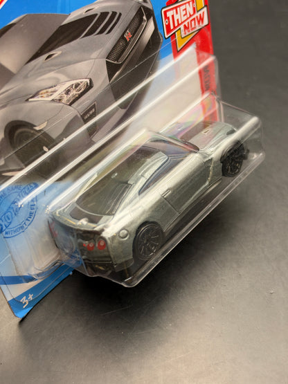 HOT WHEELS - 17 NISSAN GTR R35 (2021) - THEN AND NOW 2/10