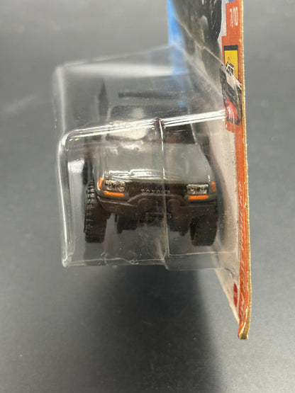 HOT WHEELS - TOYOTA LAND CRUISER 80 (2021) - HW HOT TRUCKS 7/10