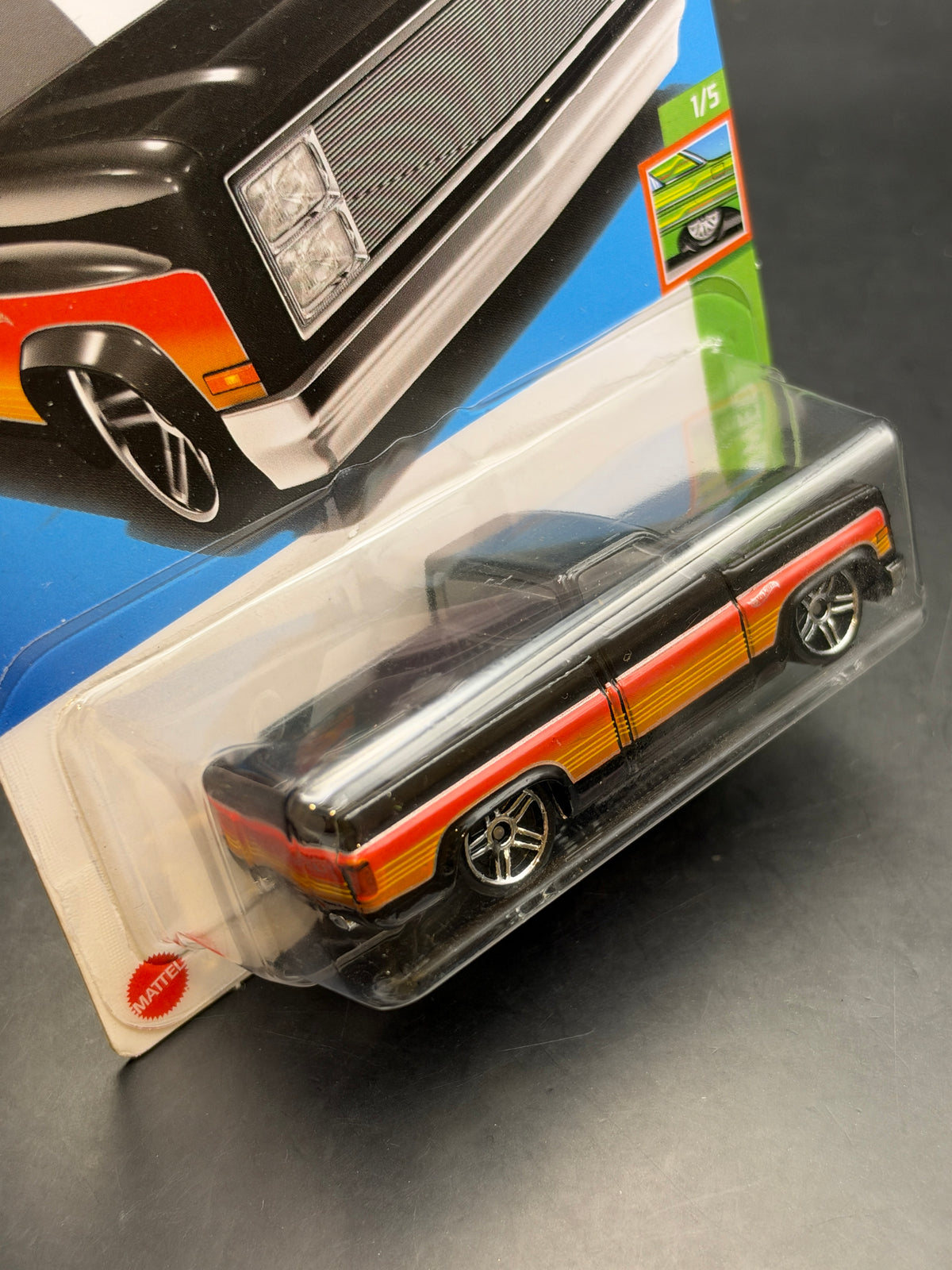 HOT WHEELS - 83 CHEVY SILVERADO (2023) - HW SLAMMED 1/5