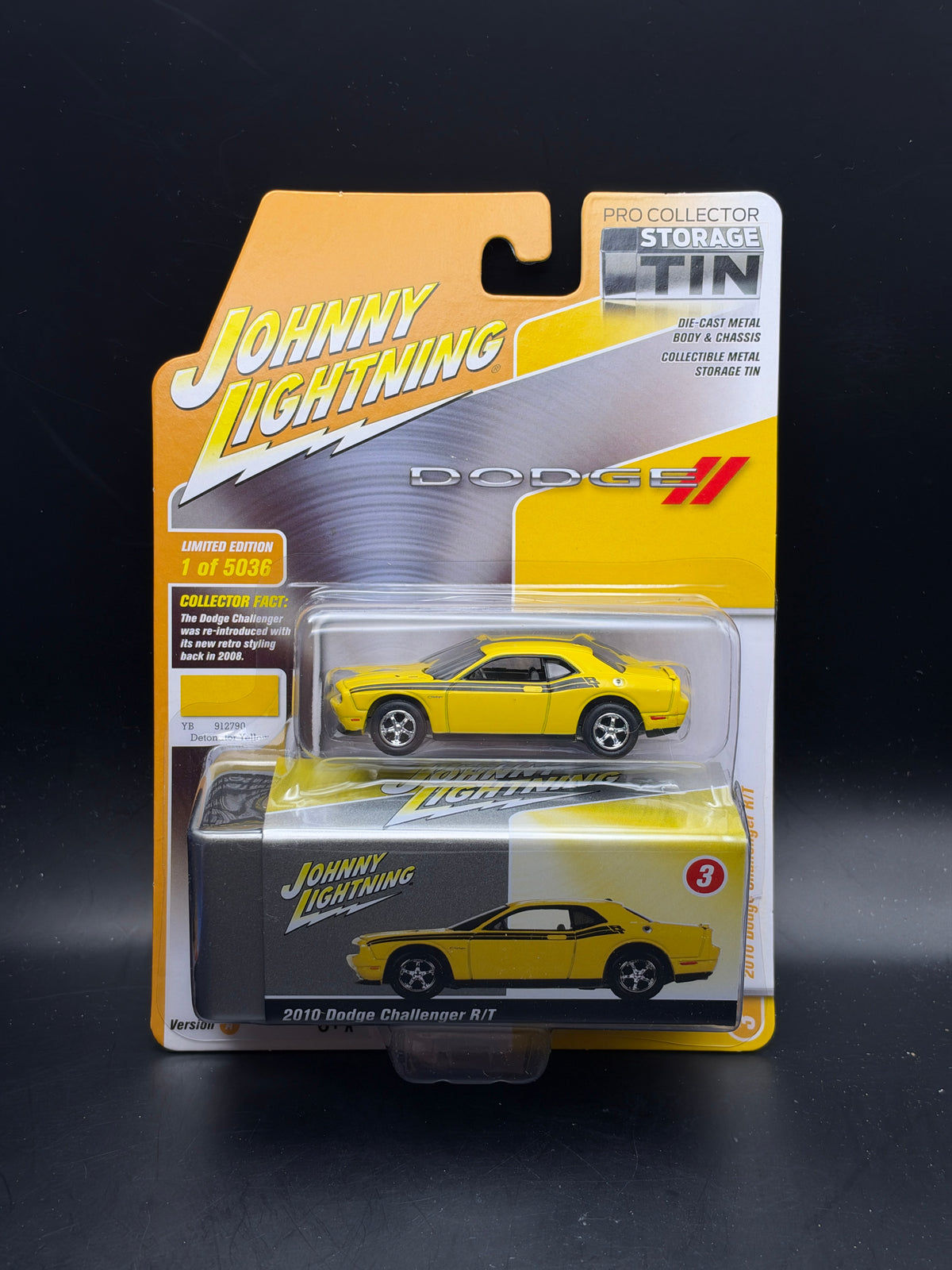JOHNNY LIGHTNING - 2010 DODGE CHALLENGER R/T - PRO COLLECTOR STORAGE TIN