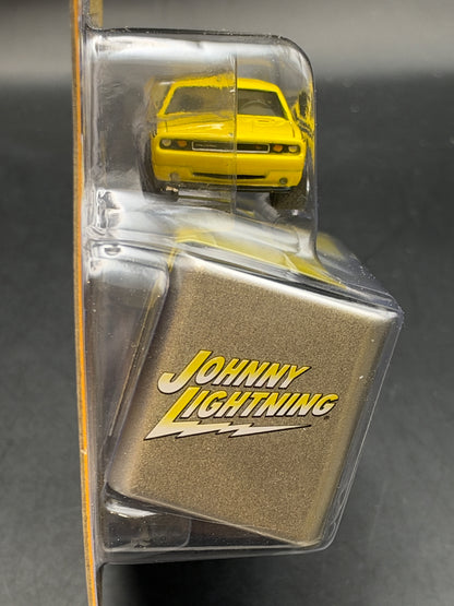JOHNNY LIGHTNING - 2010 DODGE CHALLENGER R/T - PRO COLLECTOR STORAGE TIN