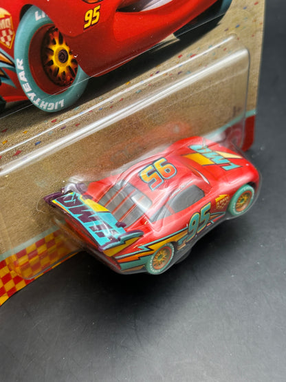 DISNEY PIXAR CARS 20th ANNIVERSARY - LIGHTNING MCQUEEN - RACE TO CELEBRATE - DIECAST