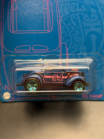 HOT WHEELS - PASS N GASSER (2022) - BLUE AND PINK SERIES 4/5