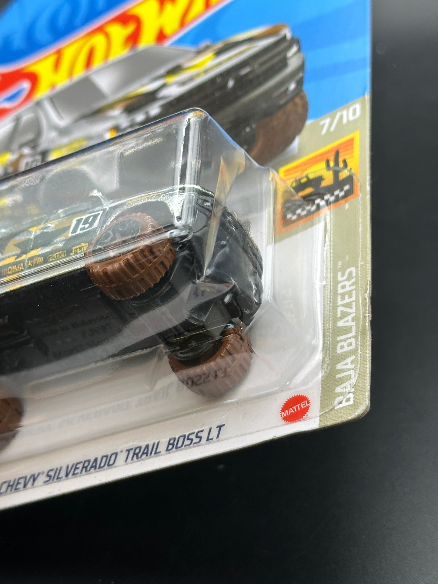 HOT WHEELS - 19 CHEVY SILVERADO TRAIL BOSS LT (2021) - ZAMAC - HW BAJA BLAZERS 7/10
