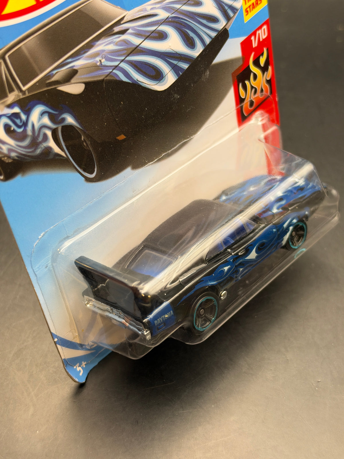 HOT WHEELS - 69 DODGE CHARGER DAYTONA (2019) - HW FLAMES 1/10