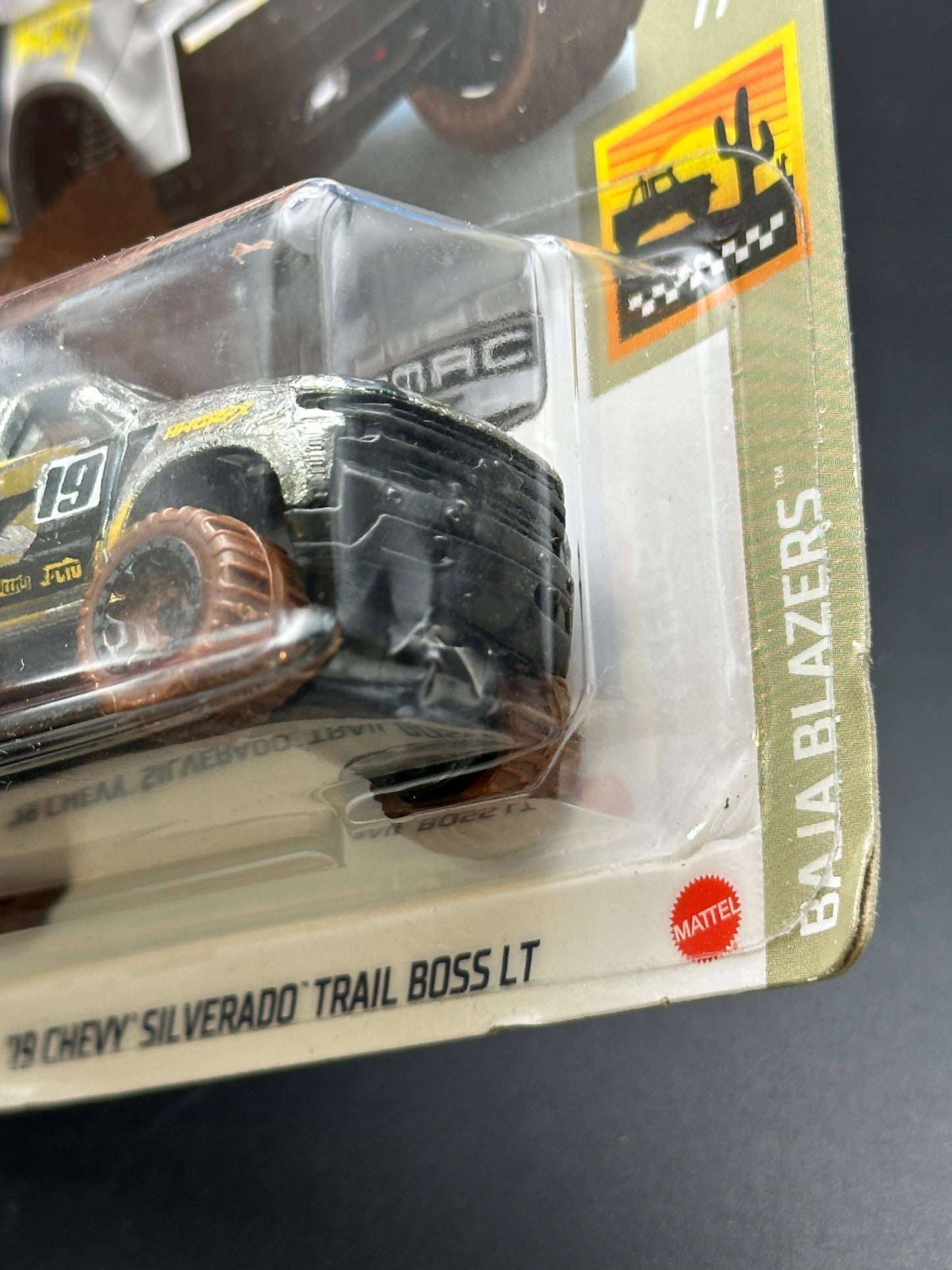 HOT WHEELS - 19 CHEVY SILVERADO TRAIL BOSS LT (2021) - ZAMAC - HW BAJA BLAZERS 7/10
