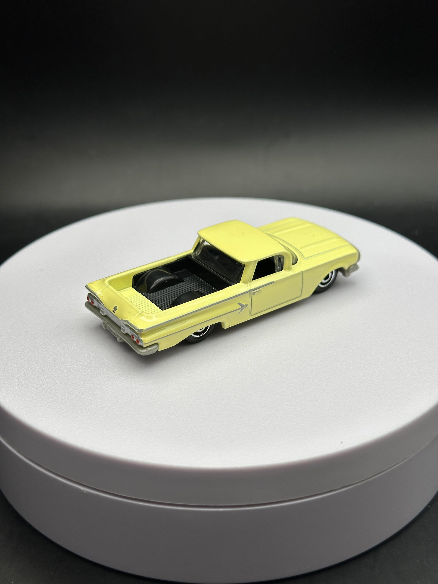 MATCHBOX - 1960 CHEVY EL CAMINO - 28/125 - DIECAST - LOOSE