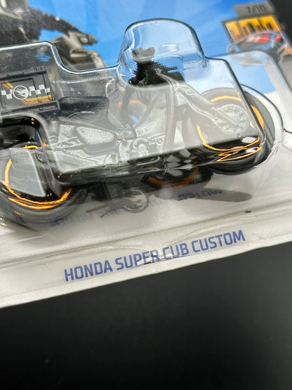 HOT WHEELS - HONDA SUPER CUB CUSTOM (2024) - TREASURE HUNT - HW METRO 7/10