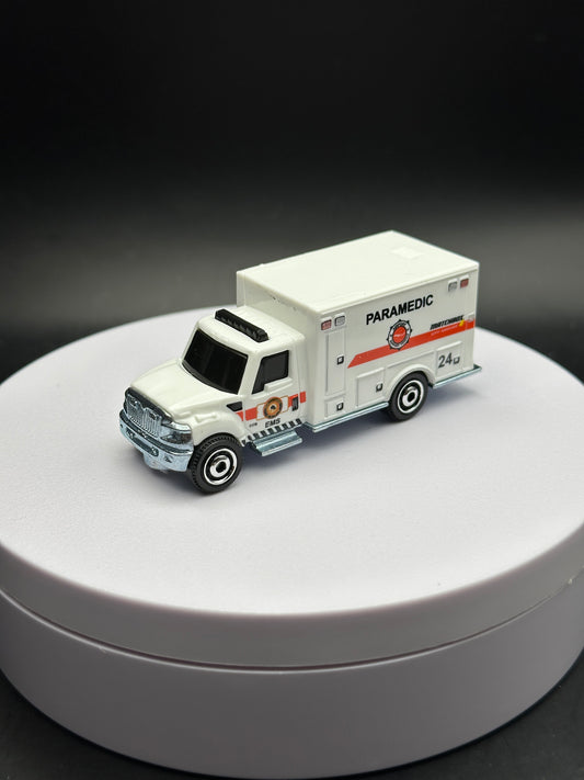 MATCHBOX - INTERNATIONAL AMBULANCE - 24/125 - DIECAST - LOOSE