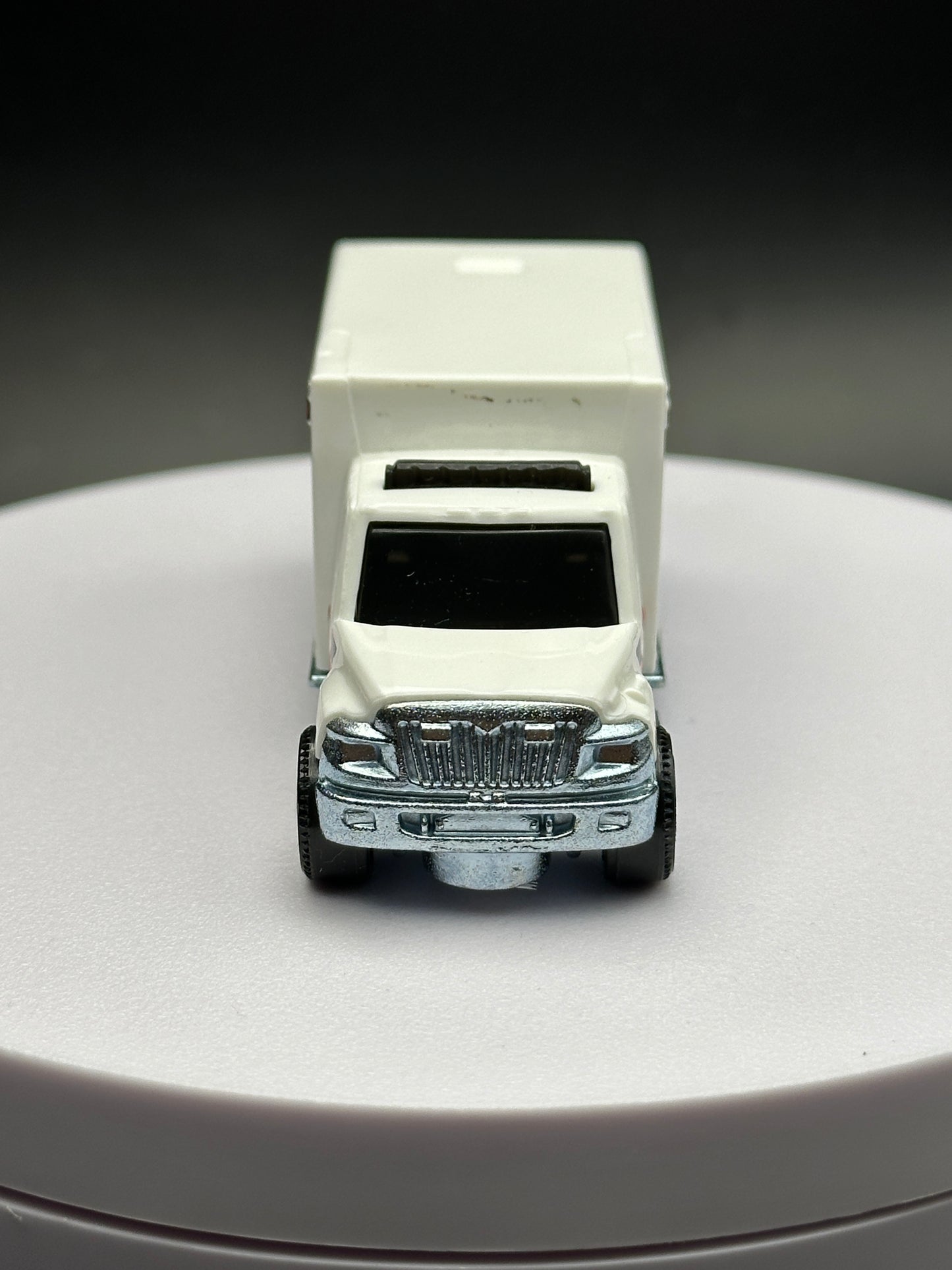 MATCHBOX - INTERNATIONAL AMBULANCE - 24/125 - DIECAST - LOOSE