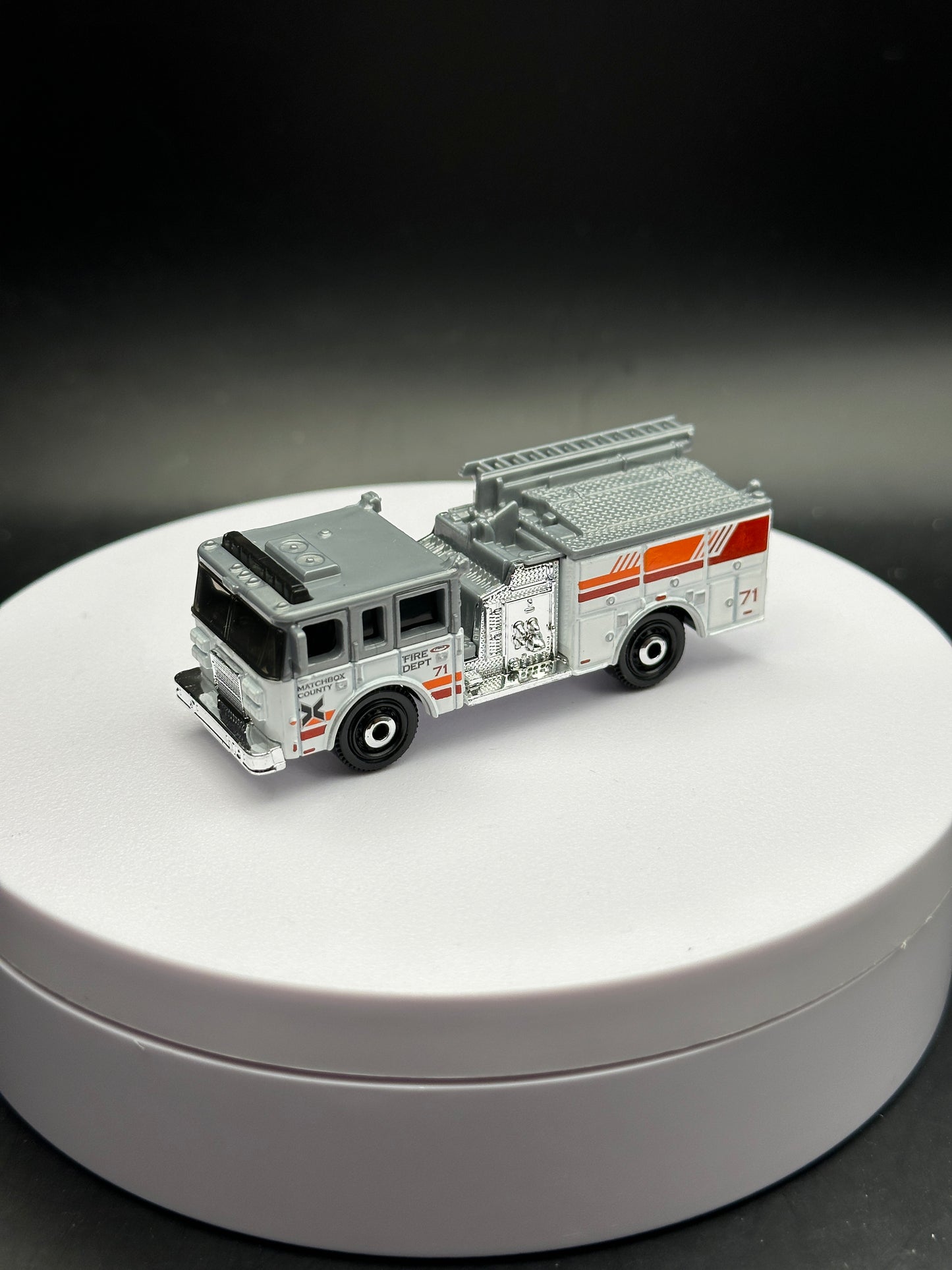 MATCHBOX - PIERCE ARRIW XT FIRE ENGINE - 104/125 - DIECAST - LOOSE