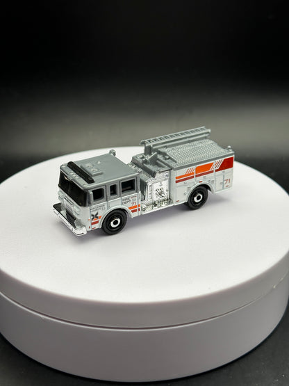 MATCHBOX - PIERCE ARRIW XT FIRE ENGINE - 104/125 - DIECAST - LOOSE