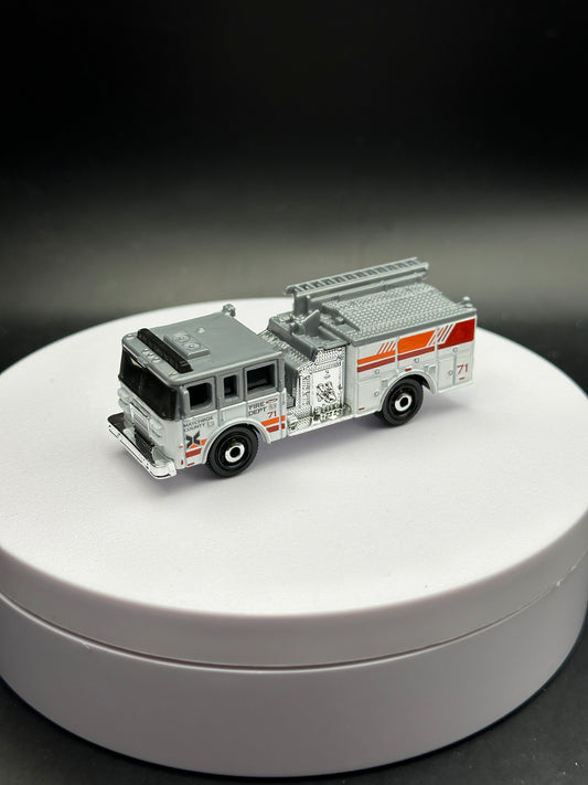 MATCHBOX - PIERCE ARRIW XT FIRE ENGINE - 104/125 - DIECAST - LOOSE