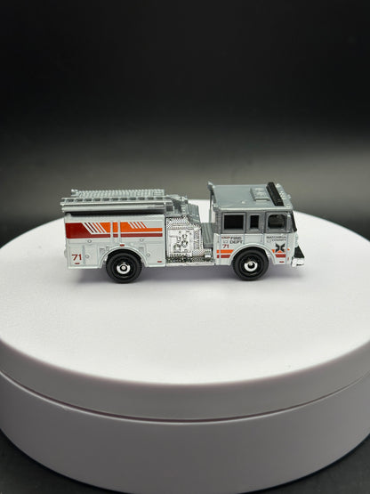 MATCHBOX - PIERCE ARRIW XT FIRE ENGINE - 104/125 - DIECAST - LOOSE