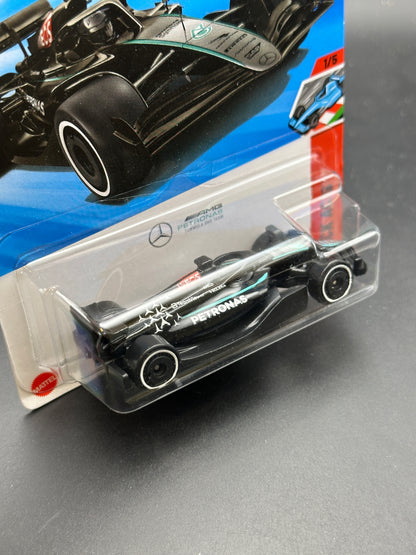 HOT WHEELS - MERCEDES AMG PETRONAS FORMULA ONE TEAM (2025) - HW TRACK ACES 1/5