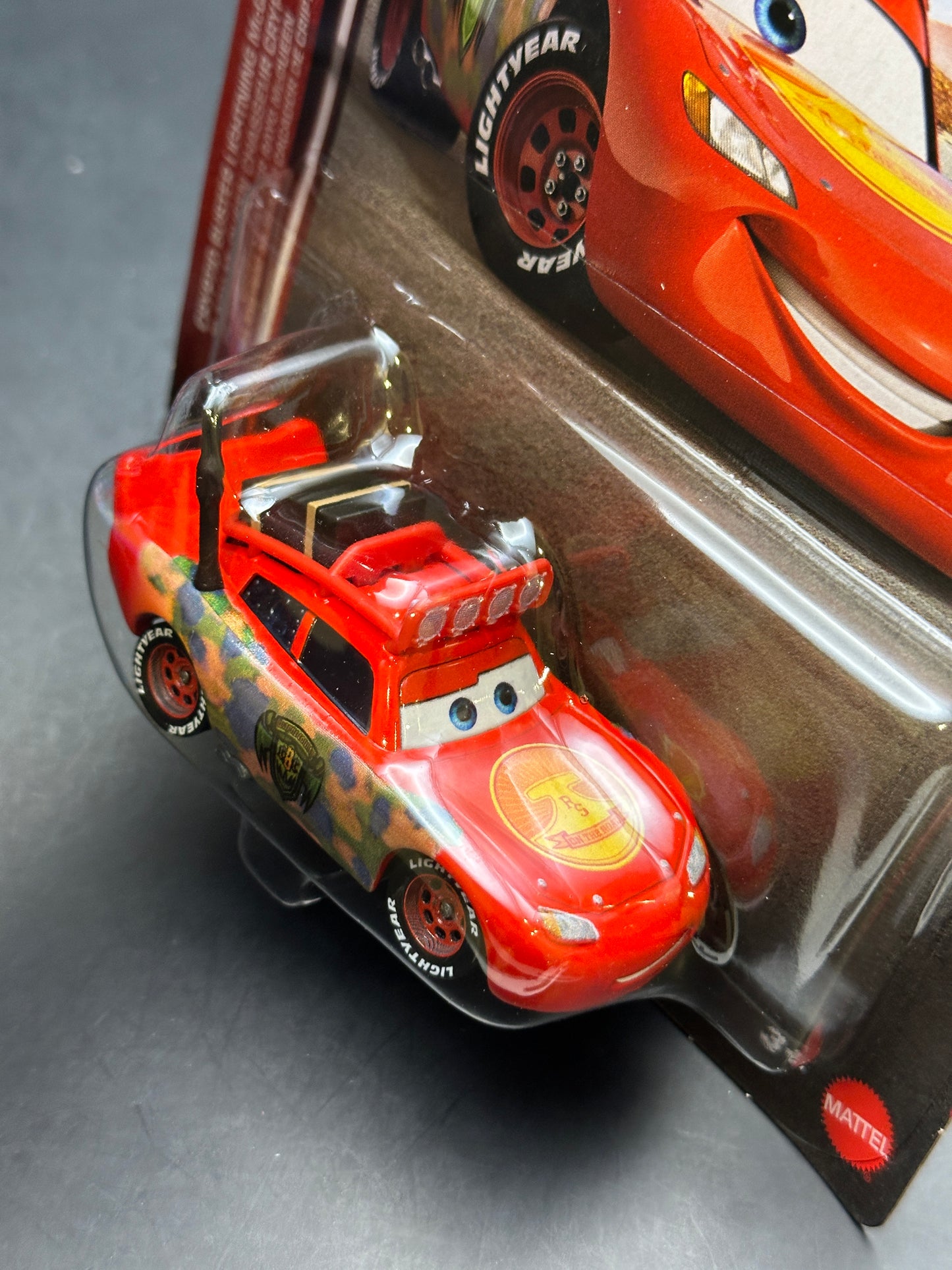 DISNEY PIXAR CARS 20th ANNIVERSARY - CRYPTID BUSTER LIGHTNING MCQUEEN - DIECAST