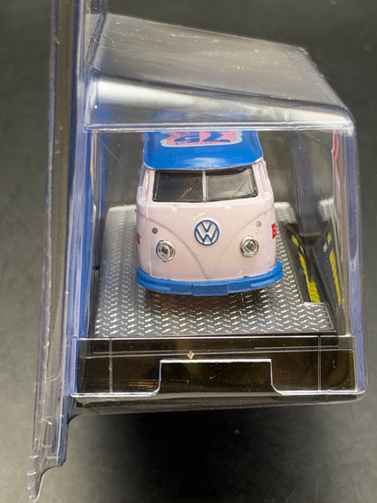 M2 MACHINES - 1960 VW DELIVERY VAN USA MODEL - HS34 22-33