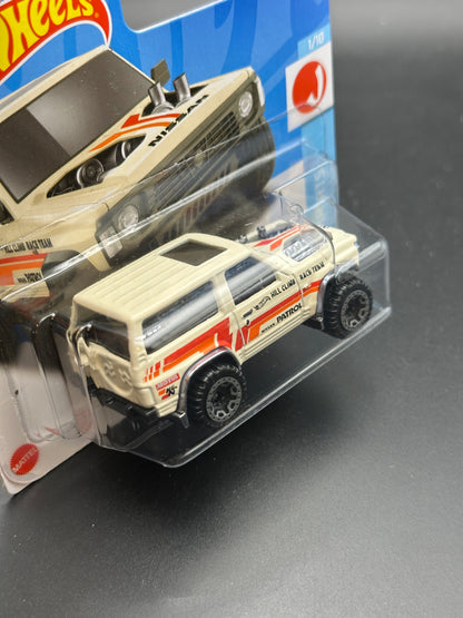 HOT WHEELS - NISSAN PATROL CUSTOM (2023) - HW J IMPORTS 1/10
