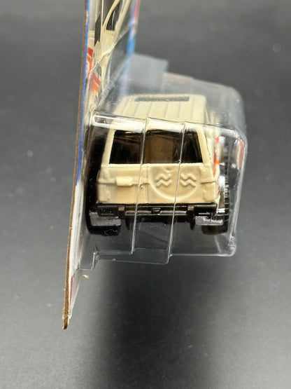 HOT WHEELS - NISSAN PATROL CUSTOM (2023) - HW J IMPORTS 1/10